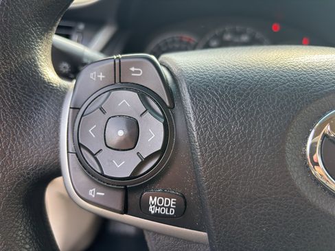 Used 2014 Toyota Camry LE image 10