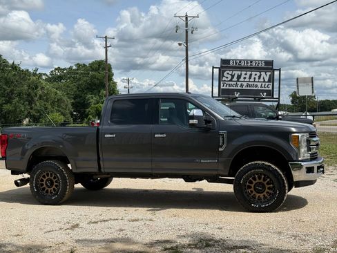 Used 2017 Ford F250 XLT w/ XLT Premium Package AWD/4WD image 2