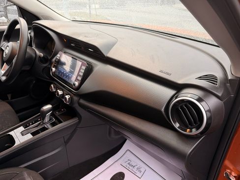 Used 2023 Nissan Kicks SV image 16