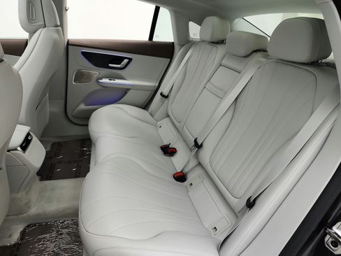 Certified 2023 Mercedes-Benz EQE 500 4MATIC Sedan image 13