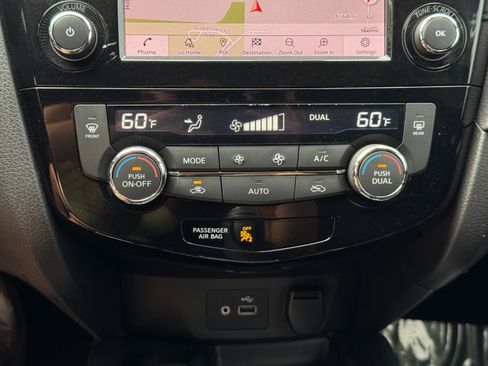 Used 2019 Nissan Rogue SV w/ Premium Package FWD image 28