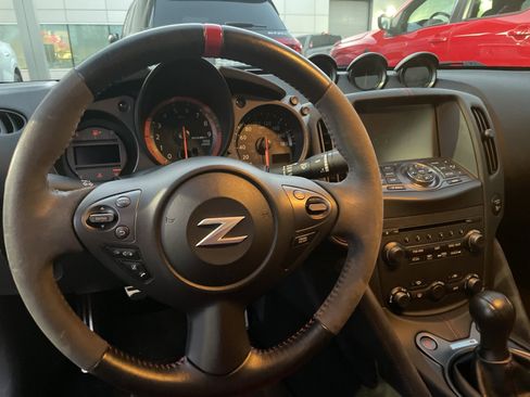 Used 2017 Nissan 370Z NISMO image 10