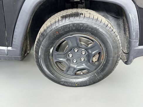 Used 2020 Jeep Compass Sport image 32