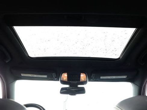 Used 2017 Dodge Charger R/T image 25