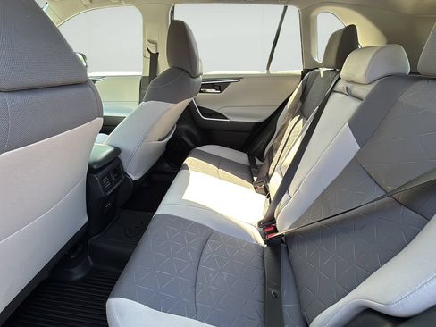 Used 2022 Toyota RAV4 XLE AWD/4WD image 16