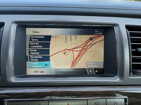 Used 2010 Jaguar XF R image 32