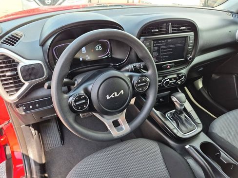 Used 2023 Kia Soul LX w/ LX Technology Package FWD image 16