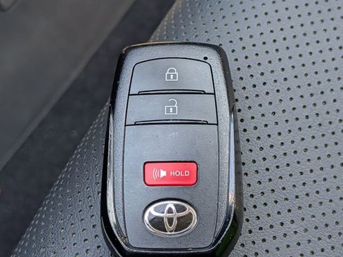 Used 2023 Toyota Prius XLE image 31