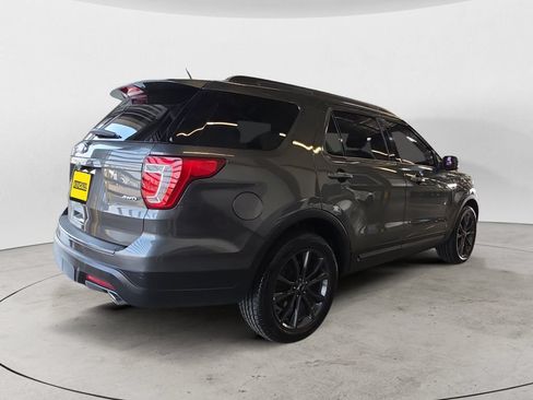 Used 2018 Ford Explorer XLT w/ Equipment Group 202A AWD/4WD image 5