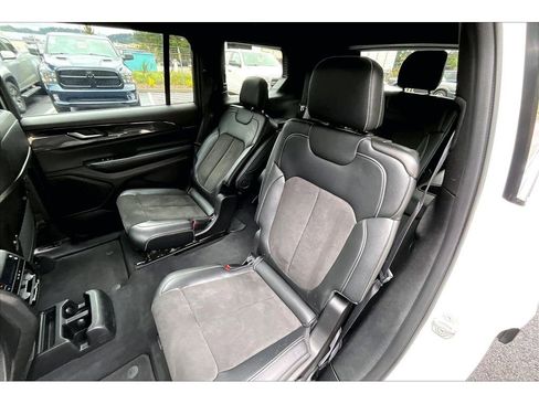 Used 2023 Jeep Grand Cherokee L Laredo AWD/4WD image 25