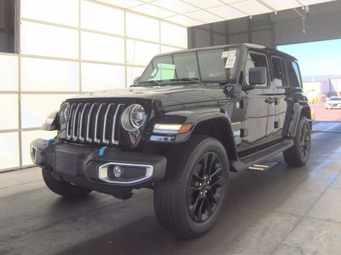 Used 2022 Jeep Wrangler Unlimited Sahara w/ Cold Weather Group AWD/4WD image 1