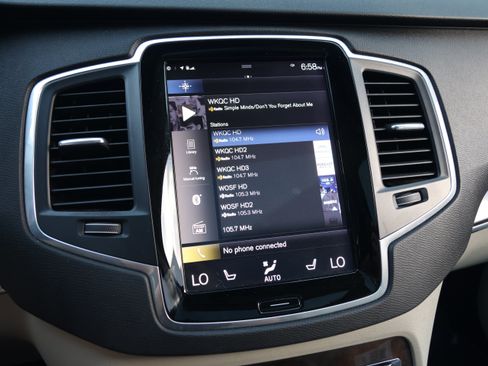 Used 2019 Volvo XC90 T6 Momentum w/ Protection Package Premier AWD/4WD image 23