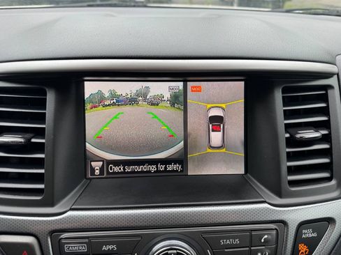 Used 2020 Nissan Pathfinder SL AWD/4WD image 23