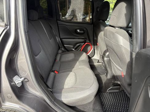 Used 2018 Jeep Renegade Trailhawk image 24