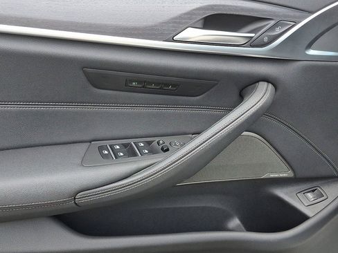 Used 2023 BMW 540i xDrive w/ Premium Package image 22