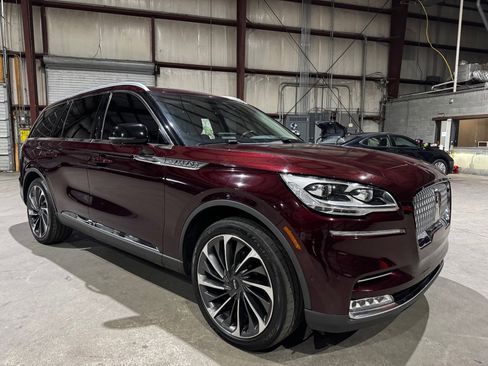 Used 2020 Lincoln Aviator Reserve w/ Equipment Group 202A image 2