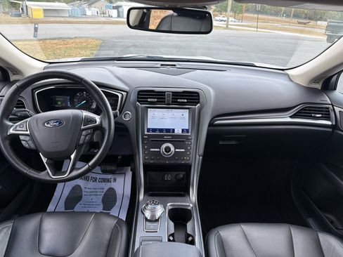 Used 2019 Ford Fusion Titanium image 23