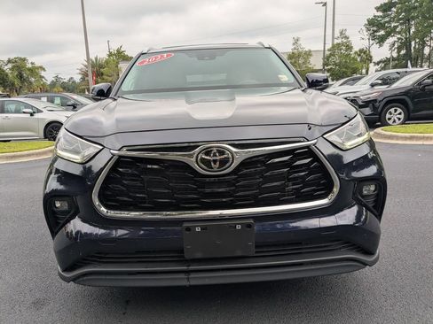 Used 2023 Toyota Highlander Limited FWD image 11