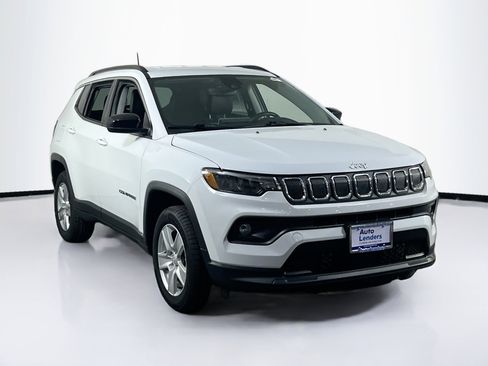 Used 2022 Jeep Compass Latitude w/ Convenience Group AWD/4WD image 3