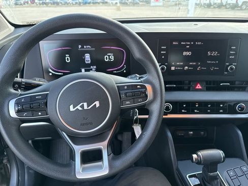 Used 2025 Kia Sportage LX image 17