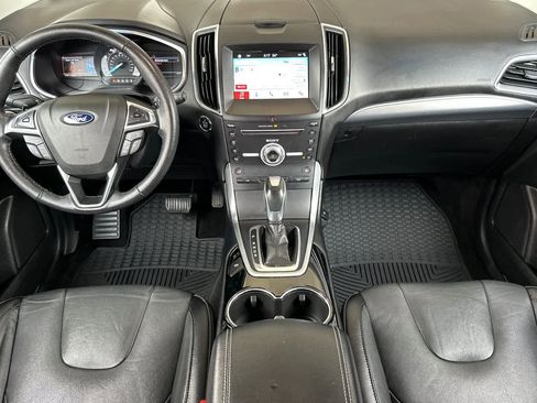 Used 2018 Ford Edge Titanium image 3