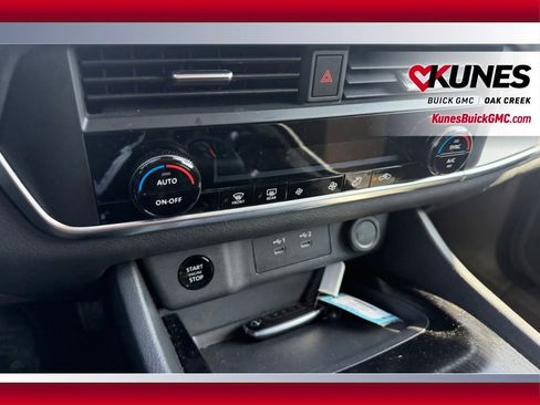 Used 2025 Nissan Rogue SV AWD/4WD image 16