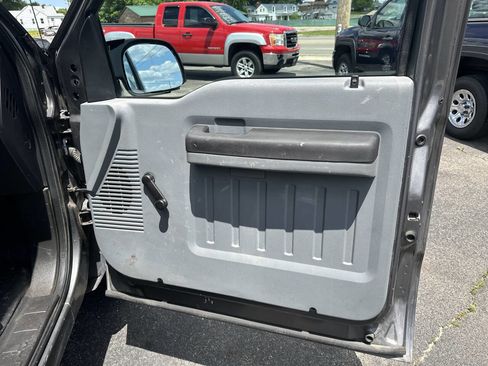 Used 2011 Ford F250 XL RWD image 26