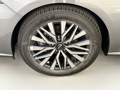 Used 2025 Nissan Altima 2.5 SV FWD image 34