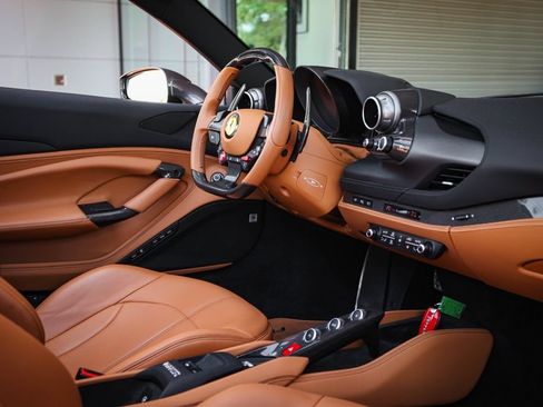 Used 2022 Ferrari F8 Tributo RWD image 41