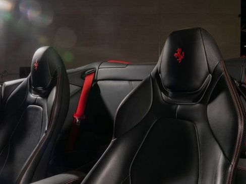 Used 2019 Ferrari Portofino image 17