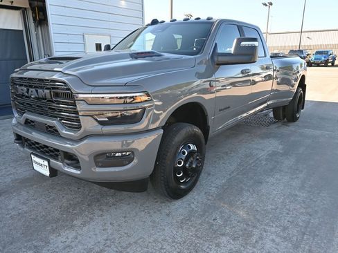 New 2026 RAM 3500 Laramie AWD/4WD image 34
