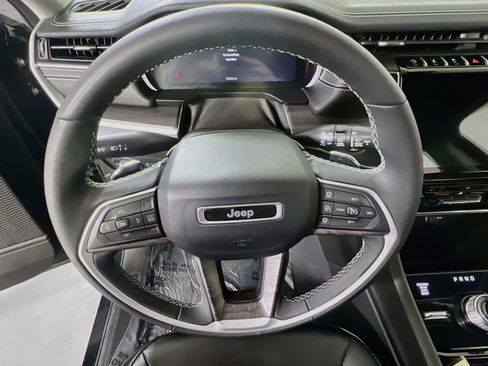 Used 2023 Jeep Grand Cherokee Limited AWD/4WD image 11