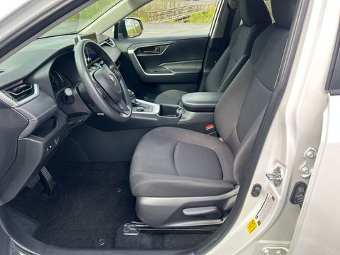 Certified 2023 Toyota RAV4 LE AWD/4WD image 18