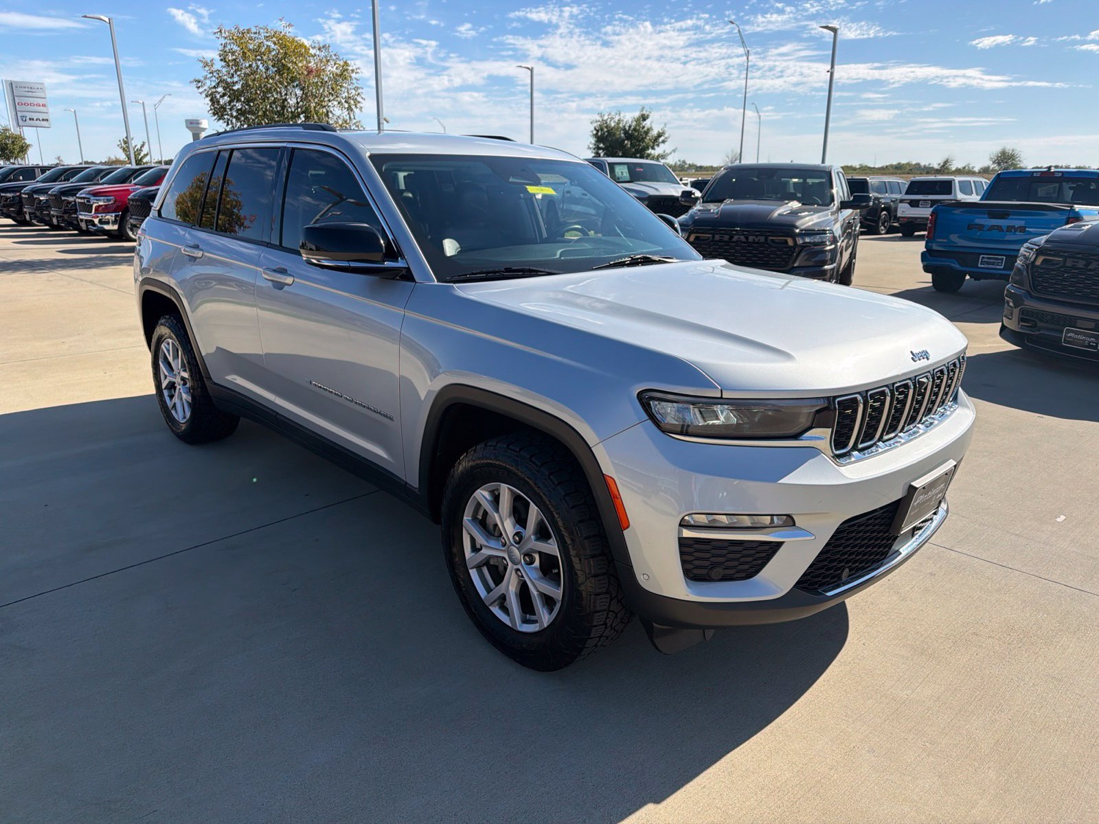 Used 2022 Jeep Grand Cherokee Limited w/ Luxury Tech Group II RWD image 7