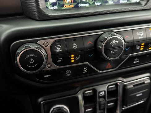 Used 2022 Jeep Wrangler Unlimited Sport w/ Sun And Sound Package image 24