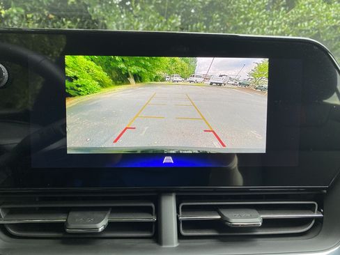 Used 2026 Chevrolet Trax RS FWD image 27