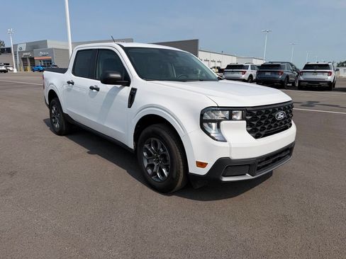 Used 2025 Ford Maverick XLT FWD image 3
