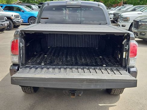 Used 2021 Toyota Tacoma TRD Off-Road w/ Technology Package AWD/4WD image 10