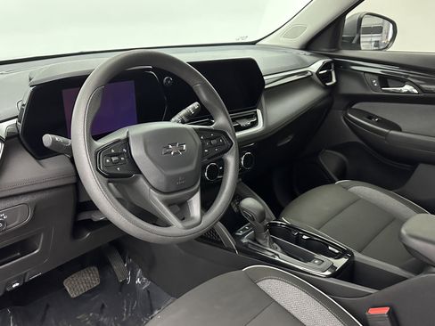 Used 2025 Chevrolet TrailBlazer LT image 8