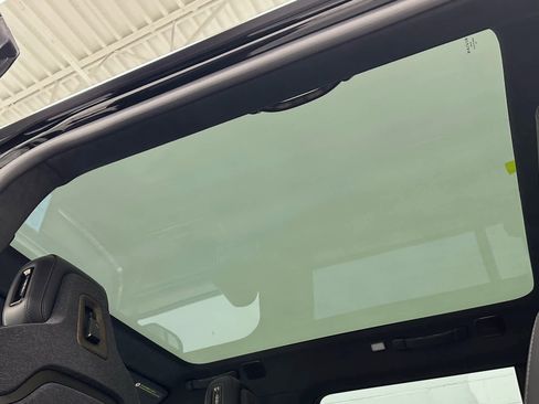 Used 2026 Rivian R1S Premium image 36