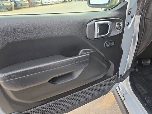 Used 2022 Jeep Wrangler Unlimited Sport image 32