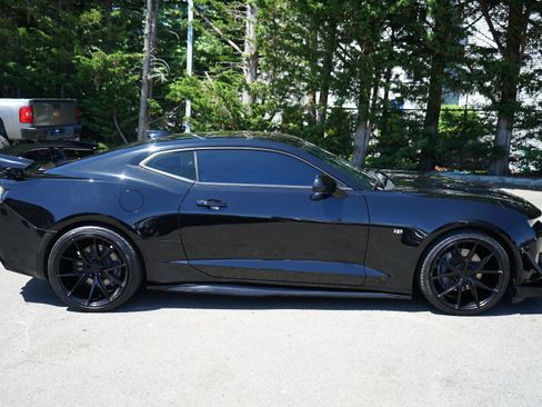 Used 2018 Chevrolet Camaro SS RWD image 6