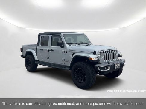 Used 2023 Jeep Gladiator Overland AWD/4WD image 3