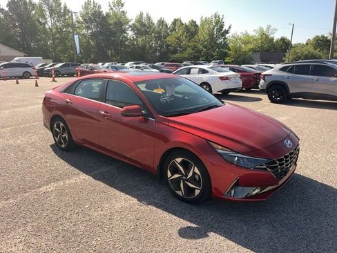 Used 2022 Hyundai Elantra Limited image 4