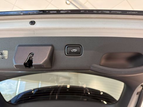 Used 2025 Kia Sportage SX FWD image 21