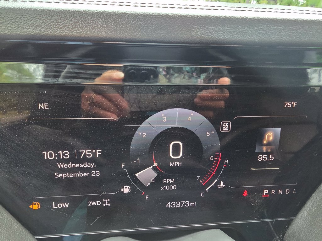 Used 2025 GMC Yukon AT4 AWD/4WD image 36