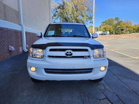 Used 2007 Toyota Sequoia SR5 image 3
