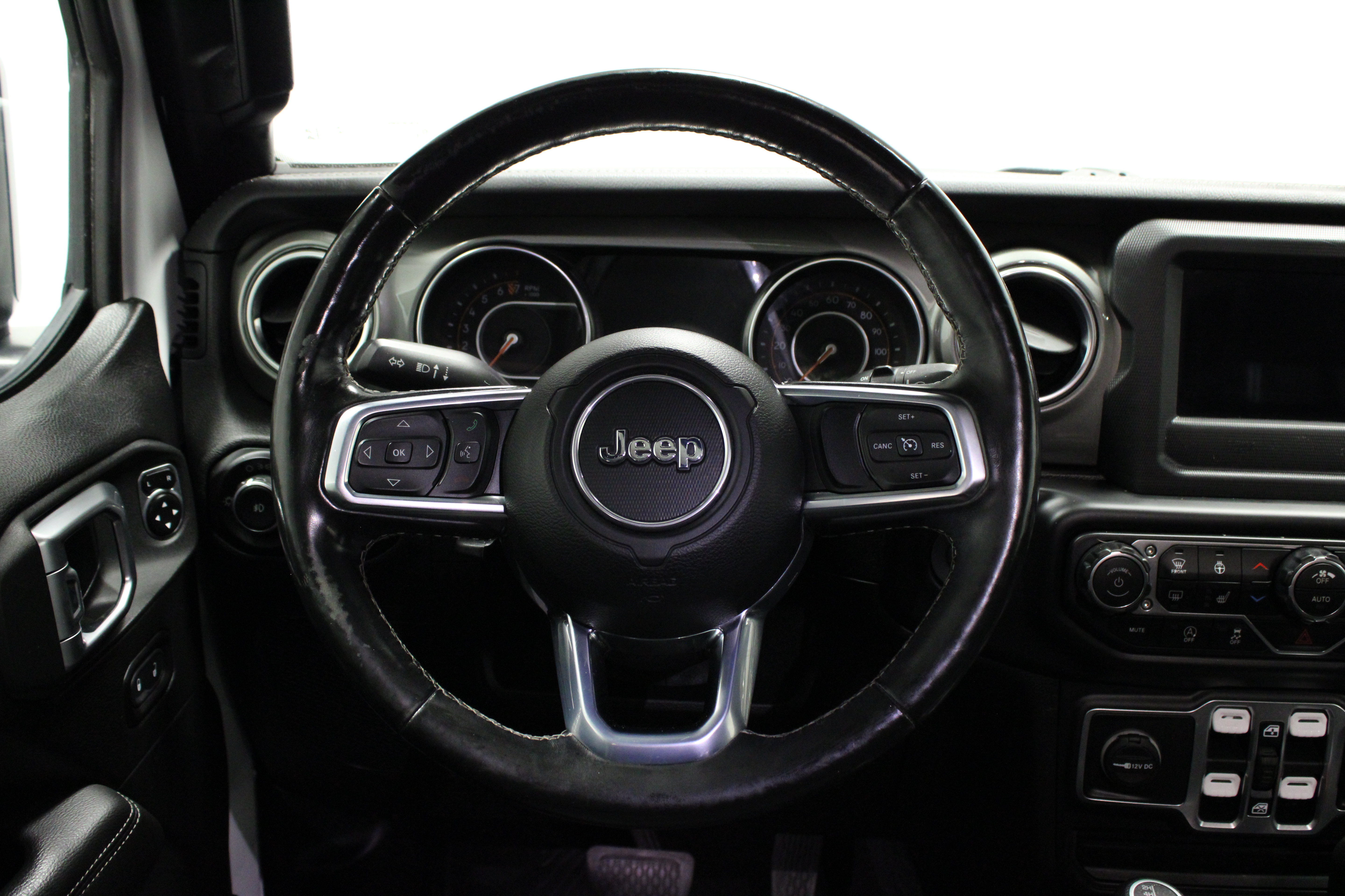 Used 2019 Jeep Wrangler Unlimited Sahara w/ LED Lighting Group AWD/4WD image 23