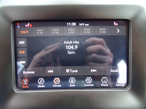 Used 2019 Jeep Cherokee 4WD Latitude w/ Cold Weather Group image 18