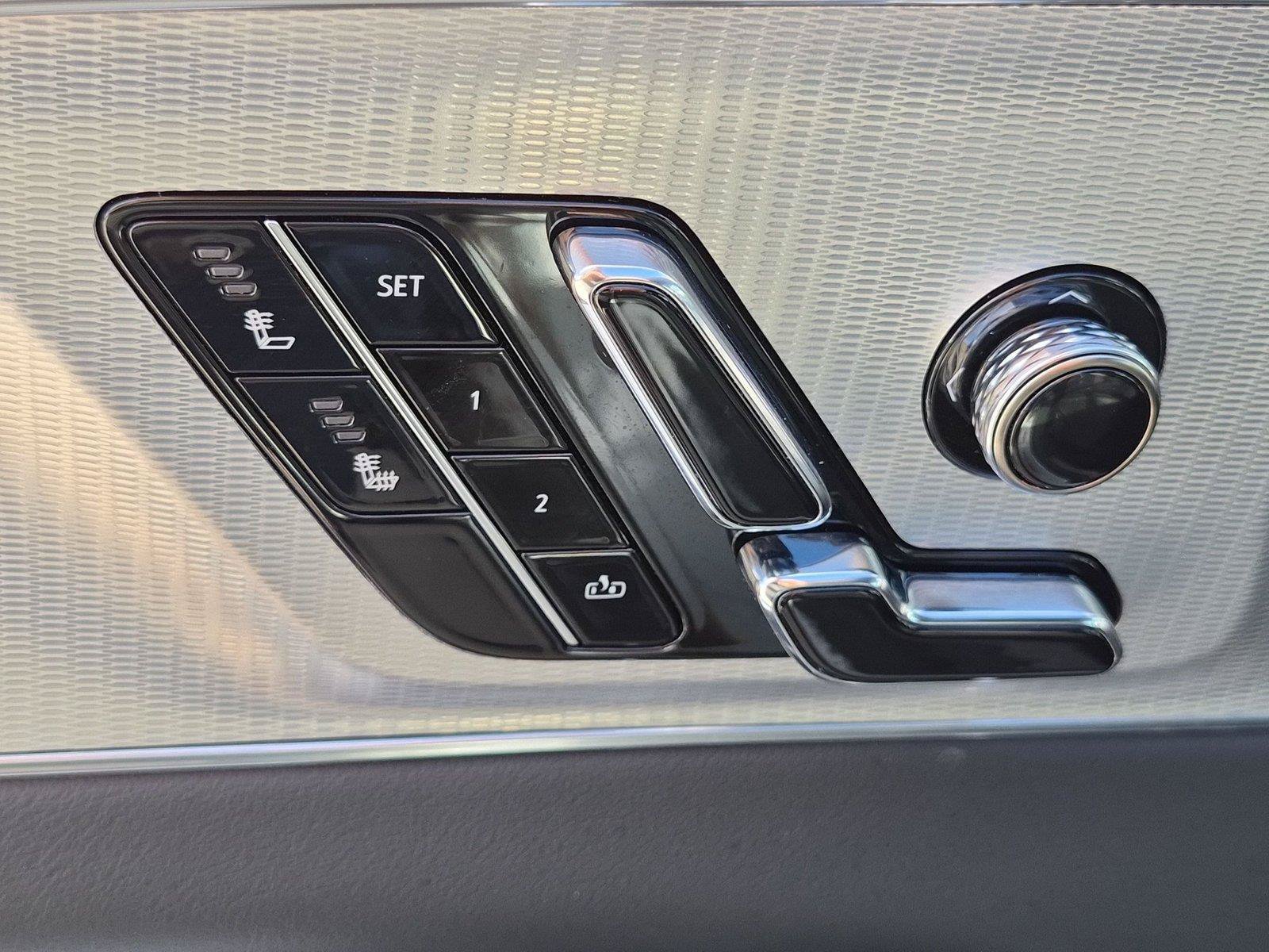 Used 2024 Cadillac Lyriq Tech AWD/4WD image 27